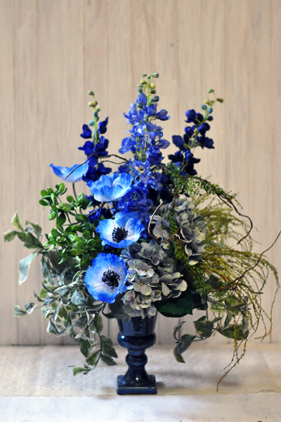 ブルーの花のアーティフィシャルアレンジメント ブルエベール